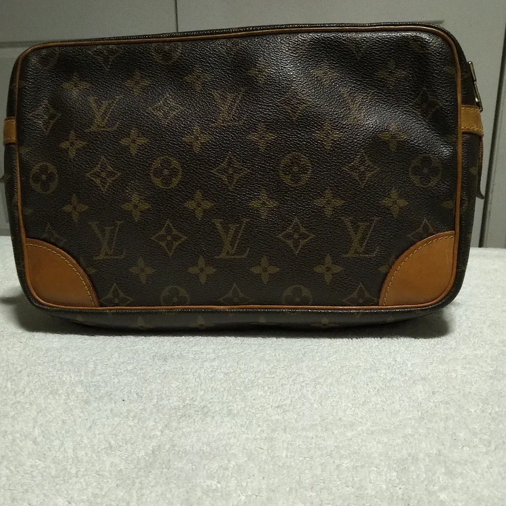 Authentic Louis Vuitton Monogram Compiegne 28 Clutch/ Tolietry Bag